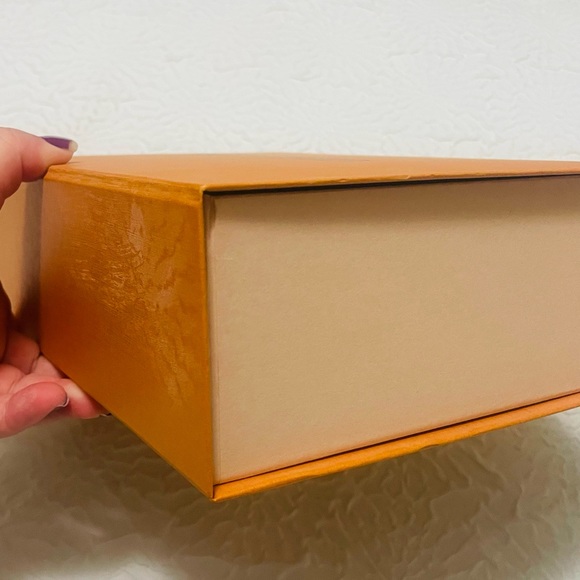 ✨Medium sized Louis Vuitton Gift Box with ribbon -Excellent Condition! - Picture 6 of 8